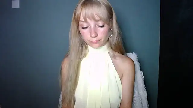 LuciaYoung online show from 10, 9, 2025