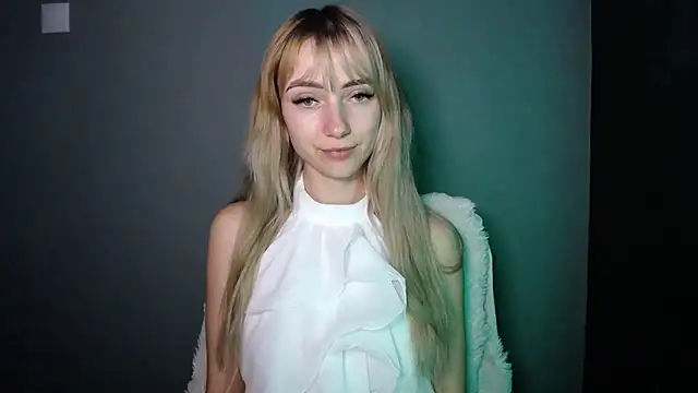 LuciaYoung online show from 22, 12, 2025