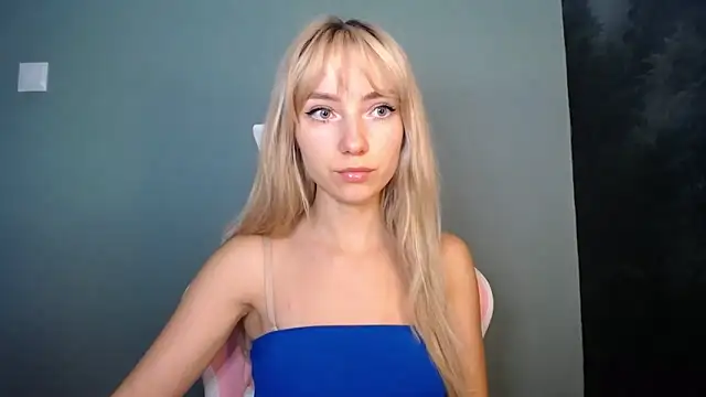Snapshot of LuciaYoung chatting on 15, 6, 2026 LuciaYoung online show from 15, 6, 2026