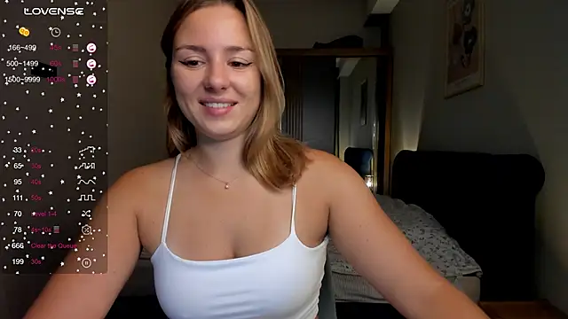 Snapshot of ThreeshaWhite chatting on 11, 9, 2025 ThreeshaWhite online show from 11, 9, 2025