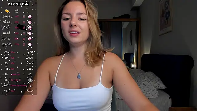 Snapshot of ThreeshaWhite chatting on 13, 9, 2025 ThreeshaWhite online show from 13, 9, 2025