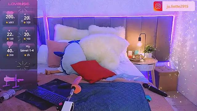 Snapshot of JulietteVolpeWyorika chatting on 12, 1, 2025 JulietteVolpeWyorika online show from 12, 1, 2025