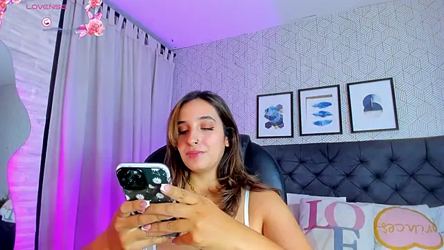 Snapshot of emma__smith1 chatting on 8, 2, 2025 emma smith1 online show from 8, 2, 2025