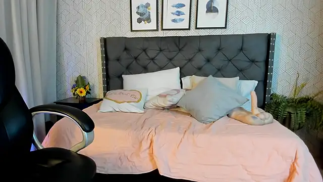 Snapshot of emma__smith1 chatting on 19, 2, 2025 emma smith1 online show from 19, 2, 2025