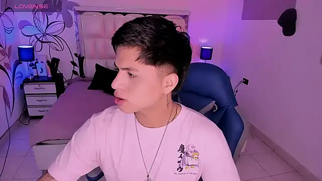 Snapshot of Niicky1_ chatting on 23, 12, 2024 Niicky1  online show from 23, 12, 2024