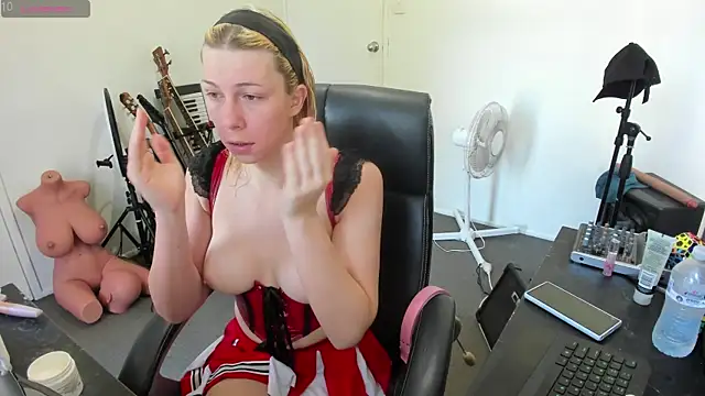 Snapshot of Ts-lucy-lux chatting on 5, 11, 2025 Ts-lucy-lux online show from 5, 11, 2025