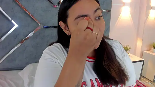 LucciaPorter online show from 26, 3, 2026