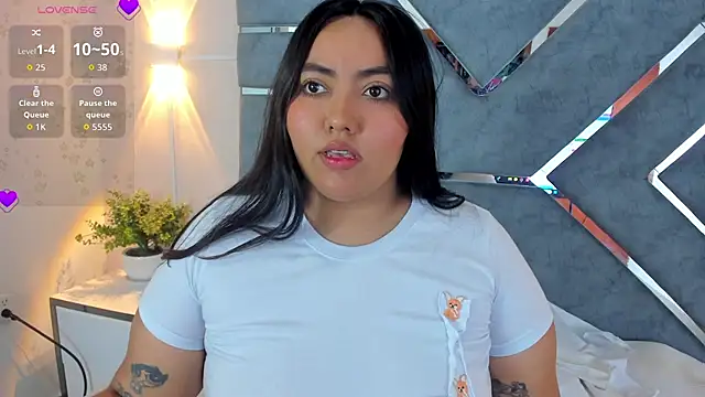 Snapshot of LucciaPorter chatting on 23, 6, 2026 LucciaPorter online show from 23, 6, 2026
