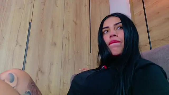 Sofhia cruz online show from 18, 1, 2025