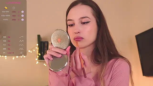 Snapshot of NeonShine chatting on 9, 12, 2024 NeonShine online show from 9, 12, 2024