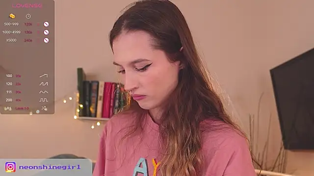 Snapshot of NeonShine chatting on 22, 12, 2024 NeonShine online show from 22, 12, 2024