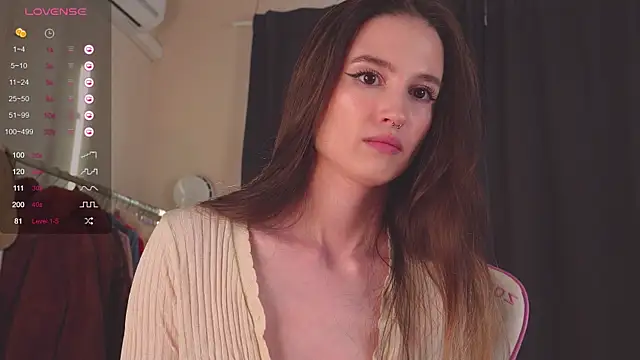 Snapshot of NeonShine chatting on 22, 1, 2025 NeonShine online show from 22, 1, 2025