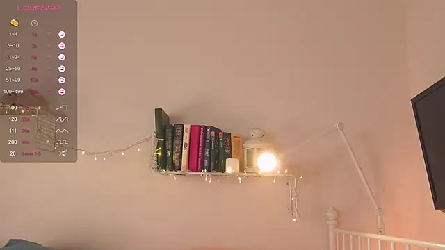 Snapshot of NeonShine chatting on 28, 1, 2025 NeonShine online show from 28, 1, 2025