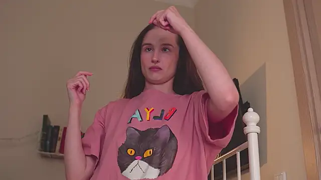 Snapshot of NeonShine chatting on 3, 3, 2025 NeonShine online show from 3, 3, 2025