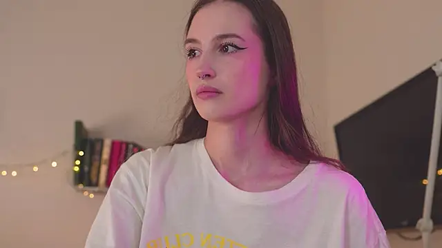 Snapshot of NeonShine chatting on 11, 3, 2025 NeonShine online show from 11, 3, 2025