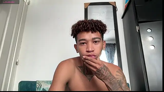 Snapshot of sexy_blacks_ chatting on 8, 11, 2025 sexy blacks online show from 8, 11, 2025