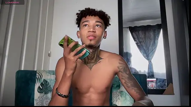 Snapshot of sexy_blacks_ chatting on 22, 11, 2025 sexy blacks online show from 22, 11, 2025