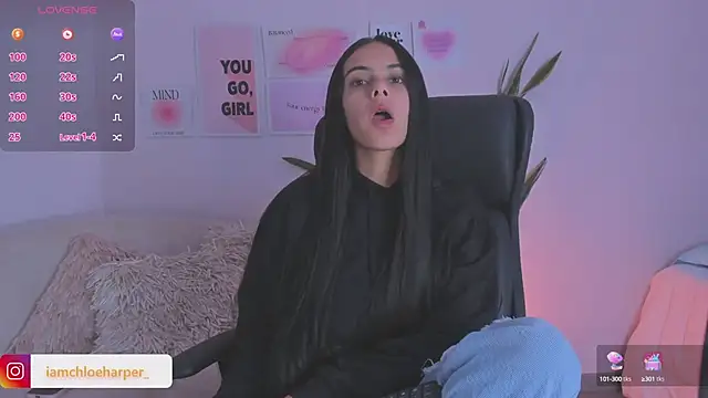 Snapshot of ChloeHarper_ chatting on 6, 1, 2025 ChloeHarper online show from 6, 1, 2025