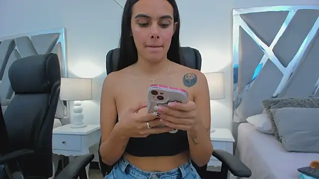 Snapshot of ChloeHarper_ chatting on 15, 3, 2025 ChloeHarper online show from 15, 3, 2025