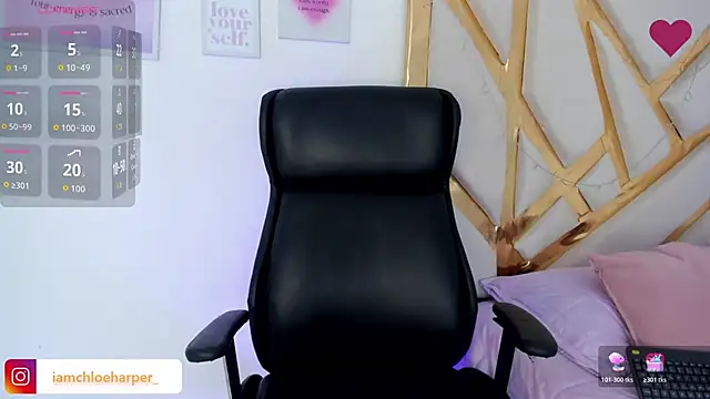 Snapshot of ChloeHarper_ chatting on 17, 10, 2025 ChloeHarper online show from 17, 10, 2025