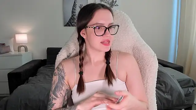 Sonia moon  online show from 22, 3, 2025