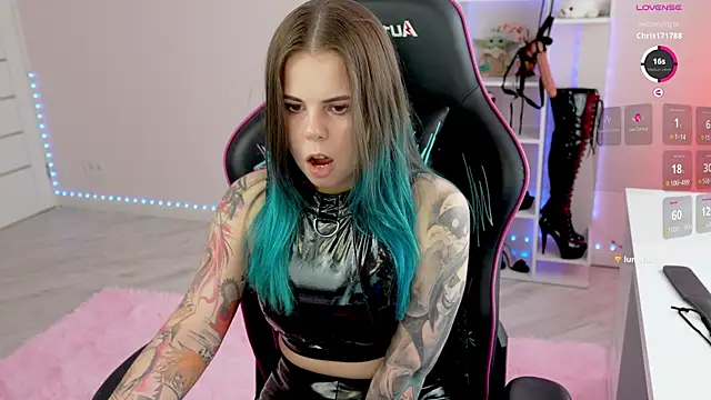 Snapshot of Latex_Kitty chatting on 4, 7, 2026 Latex Kitty online show from 4, 7, 2026
