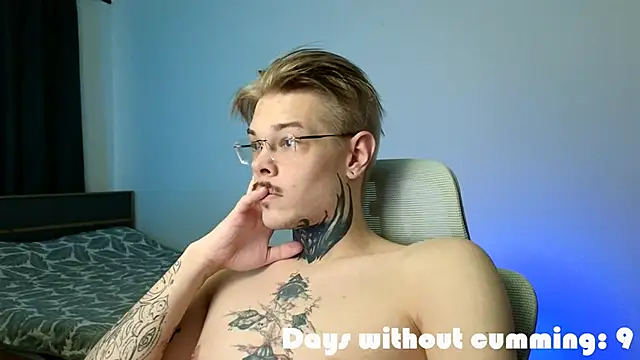 Snapshot of DENIS_HERE chatting on 28, 4, 2026 DENIS HERE online show from 28, 4, 2026