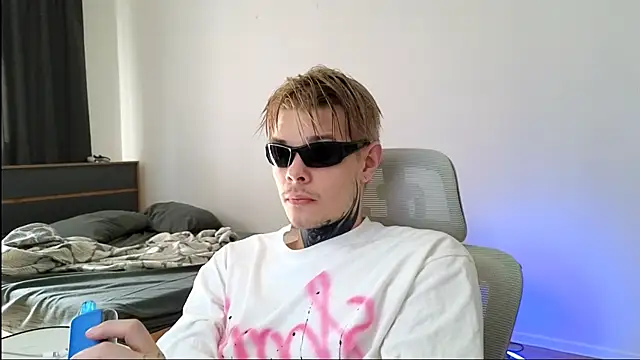 Snapshot of DENIS_HERE chatting on 18, 5, 2026 DENIS HERE online show from 18, 5, 2026