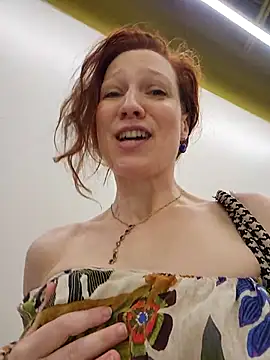 Snapshot of Exhibitionsplit chatting on 26, 7, 2026 Exhibitionsplit online show from 26, 7, 2026