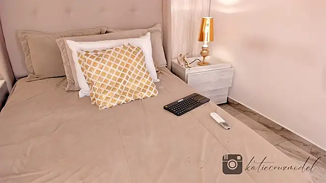 Snapshot of katie_cruz chatting on 12, 2, 2025 katie cruz online show from 12, 2, 2025