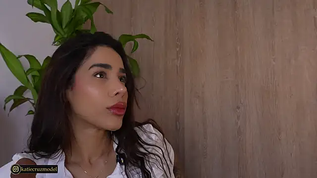Snapshot of katie_cruz chatting on 10, 9, 2025 katie cruz online show from 10, 9, 2025