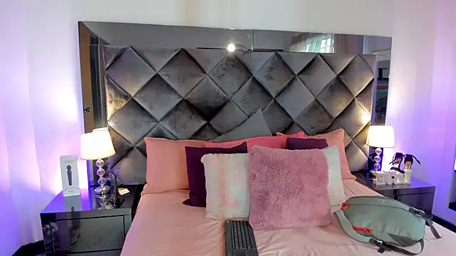 sofhiaa adaams online show from 27, 1, 2025