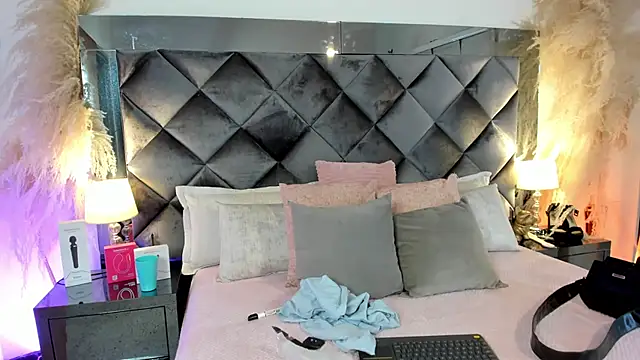 sofhiaa adaams online show from 23, 9, 2025