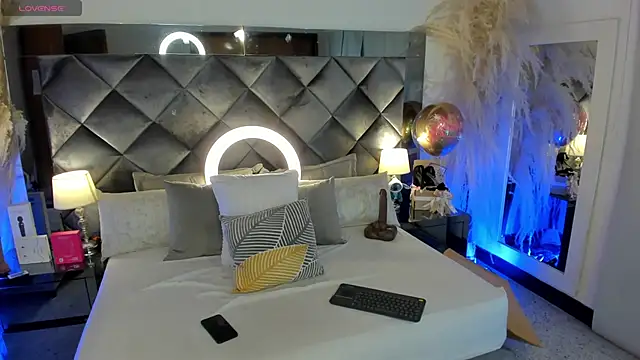 sofhiaa adaams online show from 7, 10, 2025