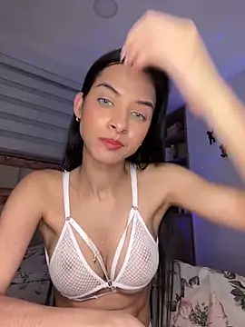 Snapshot of violetta-brown1 chatting on 15, 12, 2024 violetta-brown1 online show from 15, 12, 2024