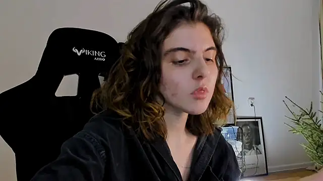 Snapshot of emmamurrr chatting on 25, 12, 2024 emmamurrr online show from 25, 12, 2024