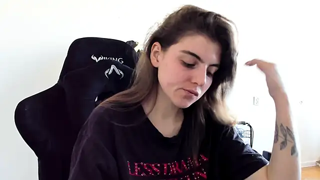 Snapshot of emmamurrr chatting on 11, 9, 2025 emmamurrr online show from 11, 9, 2025