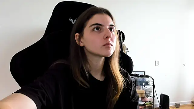 Snapshot of emmamurrr chatting on 13, 9, 2025 emmamurrr online show from 13, 9, 2025