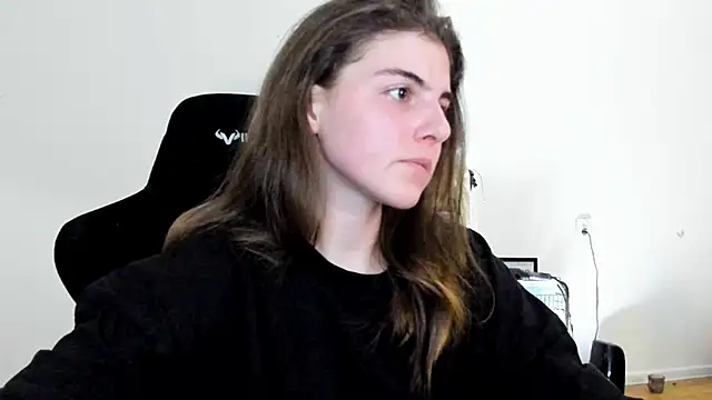 Snapshot of emmamurrr chatting on 14, 9, 2025 emmamurrr online show from 14, 9, 2025