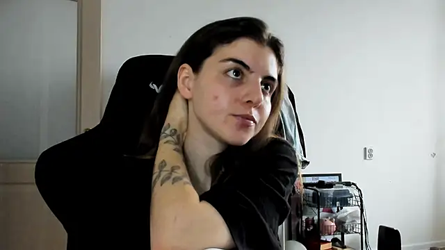 Snapshot of emmamurrr chatting on 6, 11, 2025 emmamurrr online show from 6, 11, 2025