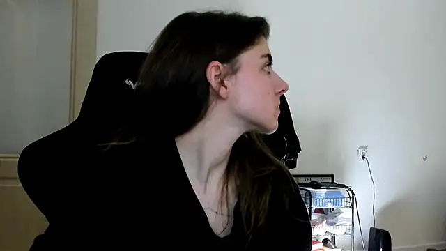 Snapshot of emmamurrr chatting on 7, 11, 2025 emmamurrr online show from 7, 11, 2025