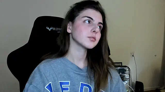 Snapshot of emmamurrr chatting on 12, 11, 2025 emmamurrr online show from 12, 11, 2025