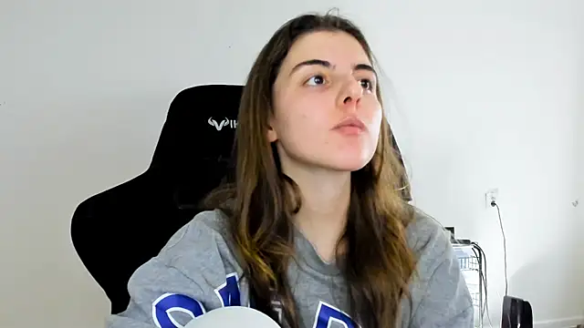 Snapshot of emmamurrr chatting on 13, 11, 2025 emmamurrr online show from 13, 11, 2025