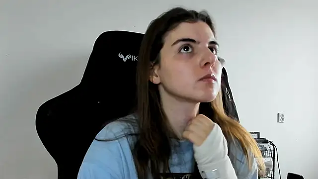 Snapshot of emmamurrr chatting on 3, 12, 2025 emmamurrr online show from 3, 12, 2025