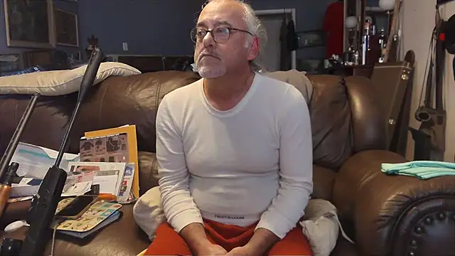 Snapshot of PincheDave4u chatting on 2, 1, 2025 PincheDave4u online show from 2, 1, 2025