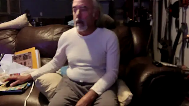 Snapshot of PincheDave4u chatting on 2, 2, 2025 PincheDave4u online show from 2, 2, 2025