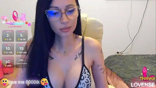 Snapshot of kissnicol32 chatting on 8, 11, 2025 kissnicol32 online show from 8, 11, 2025