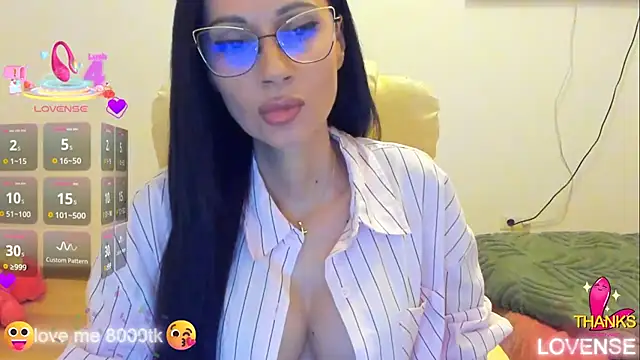 Snapshot of kissnicol32 chatting on 17, 11, 2025 kissnicol32 online show from 17, 11, 2025