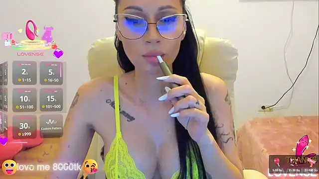 Snapshot of kissnicol32 chatting on 22, 11, 2025 kissnicol32 online show from 22, 11, 2025