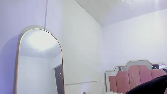 Snapshot of LoveQueen2 chatting on 9, 2, 2025 LoveQueen2 online show from 9, 2, 2025